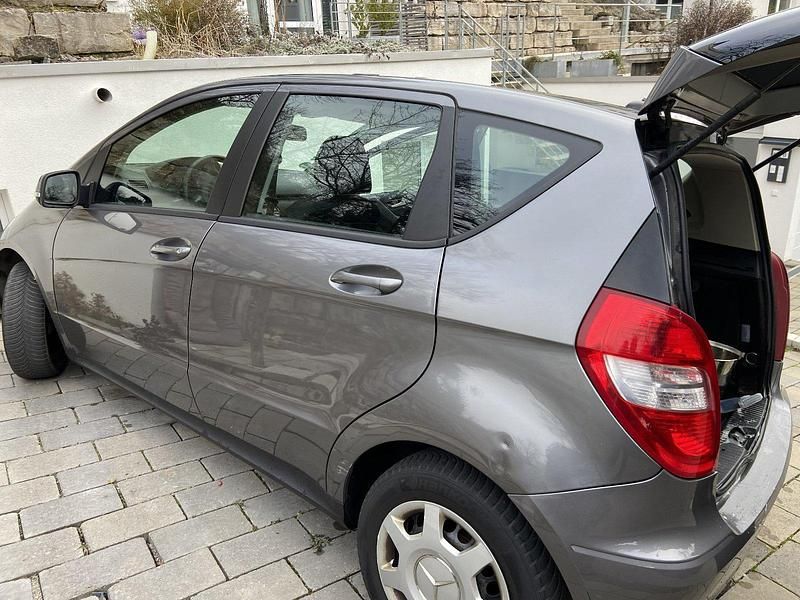 Gebraucht Mercedes A160 95 PS (69 kW) 2009 Grau Kleinwagen