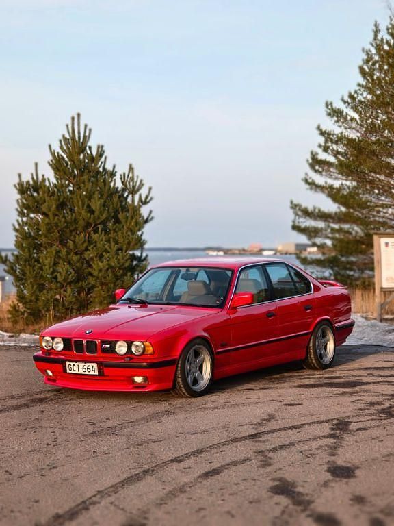 Käytetty BMW 535 Performance 211 HP (155 kW) 1990 Punainen Sedan