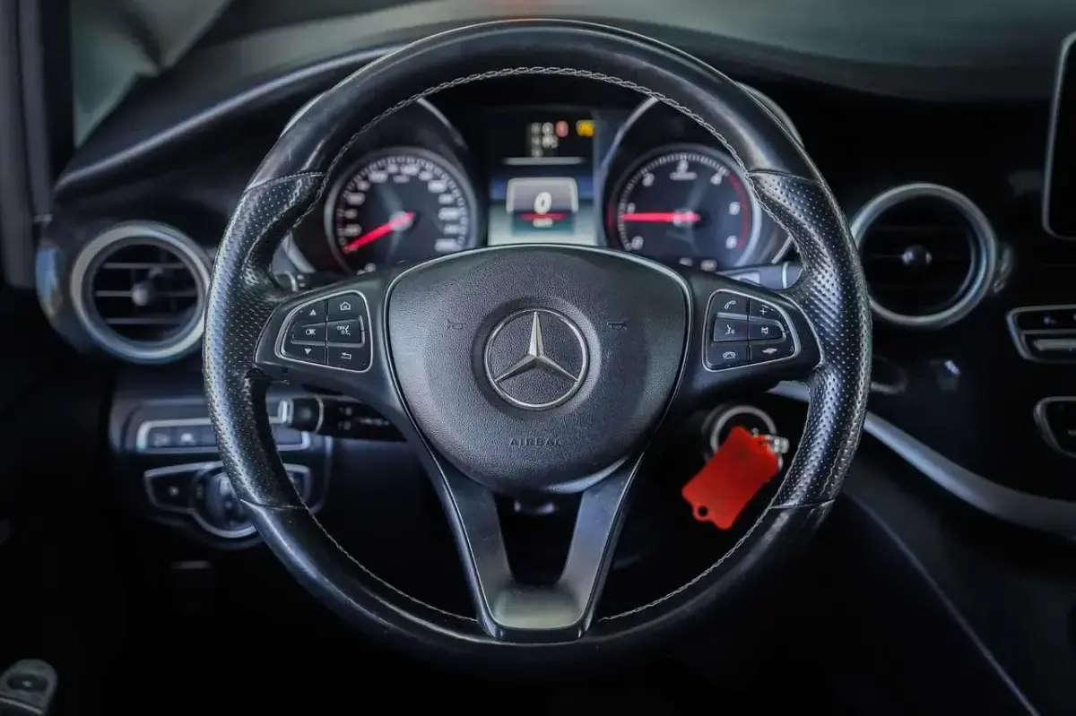 Gebraucht Mercedes V220 190 PS (139 kW) 2017 Cavansitblau metallic Van / Kleinbus