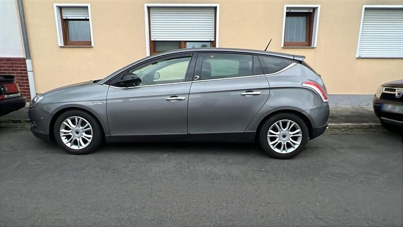 Gebraucht Lancia Delta 120 PS (88 kW) 2010 Grau Kleinwagen