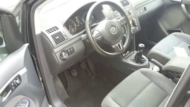 Gebraucht VW Touran Style 140 PS (102 kW) 2012 Schwarz metallic Van / Kleinbus