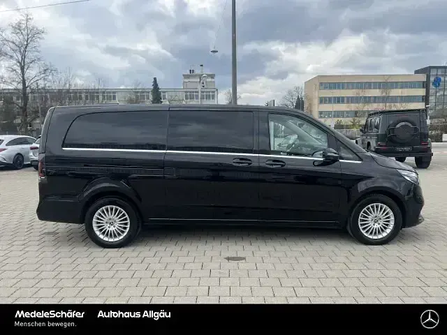 Gebraucht Mercedes V300 Avantgarde 237 PS (174 kW) 2025 Obsidianschwarz Van / Kleinbus