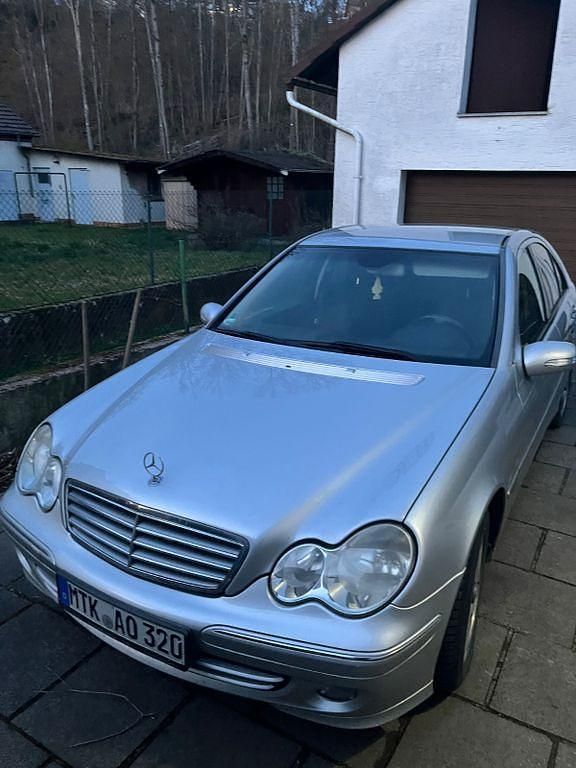 Gebraucht Mercedes 220 150 PS (110 kW) 2005 Silber Limousine