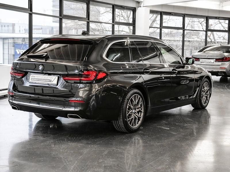 Gebraucht BMW 520 Luxury Line 184 PS (135 kW) 2023 Grau Kombi