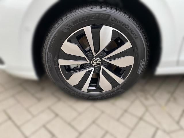Gebraucht VW Golf VIII Move 116 PS (85 kW) 2023 Pure white Kombi