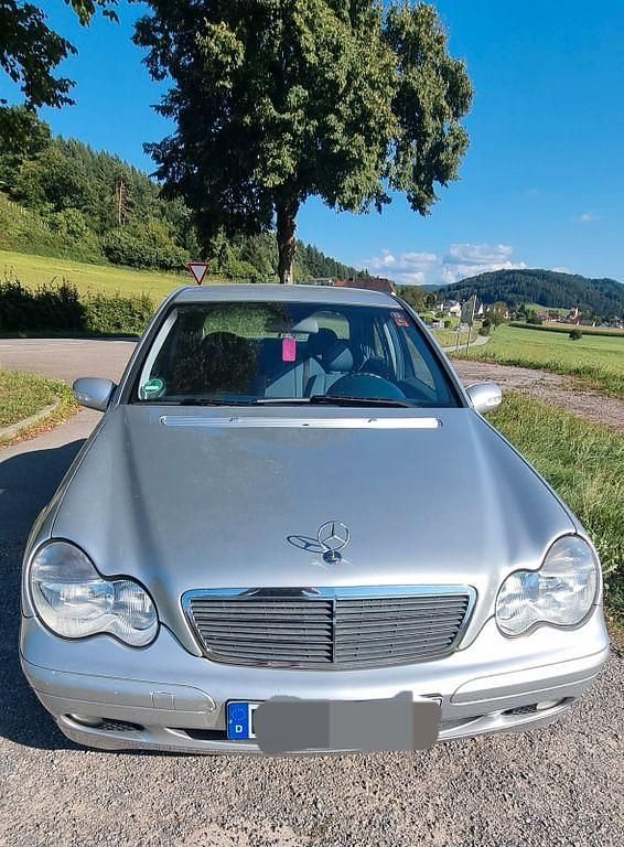 Silber Gebraucht 2004 Mercedes 200 Limousine | 2.800 € (Superpreis) - Bild 1/4