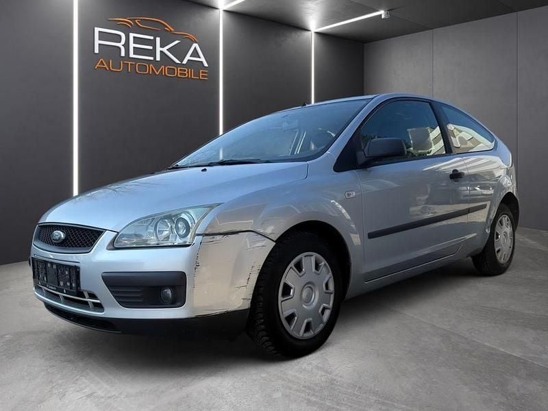 Gebraucht Ford Focus Trend 101 PS (74 kW) 2005 Silber Coupé