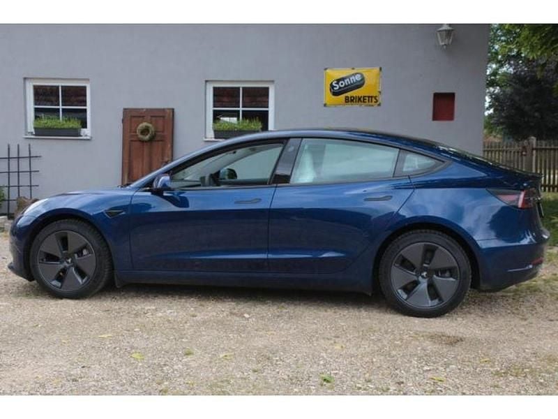 Gebraucht Tesla Model 3 208 kW (283 PS) 2022 Deepbluemet. (metallic) Limousine