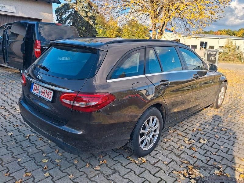 Gebraucht Mercedes C200 136 PS (100 kW) 2018 Braun Limousine
