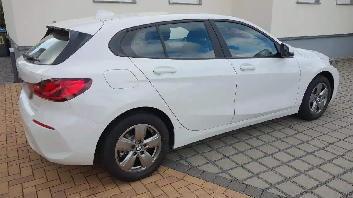 Gebraucht BMW 118 Advantage 136 PS (100 kW) 2024 Weiß Kleinwagen