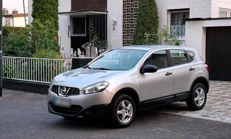 Grau Gebraucht 2013 Nissan Qashqai SUV | 4.700 € (Superpreis) - Bild 1/4
