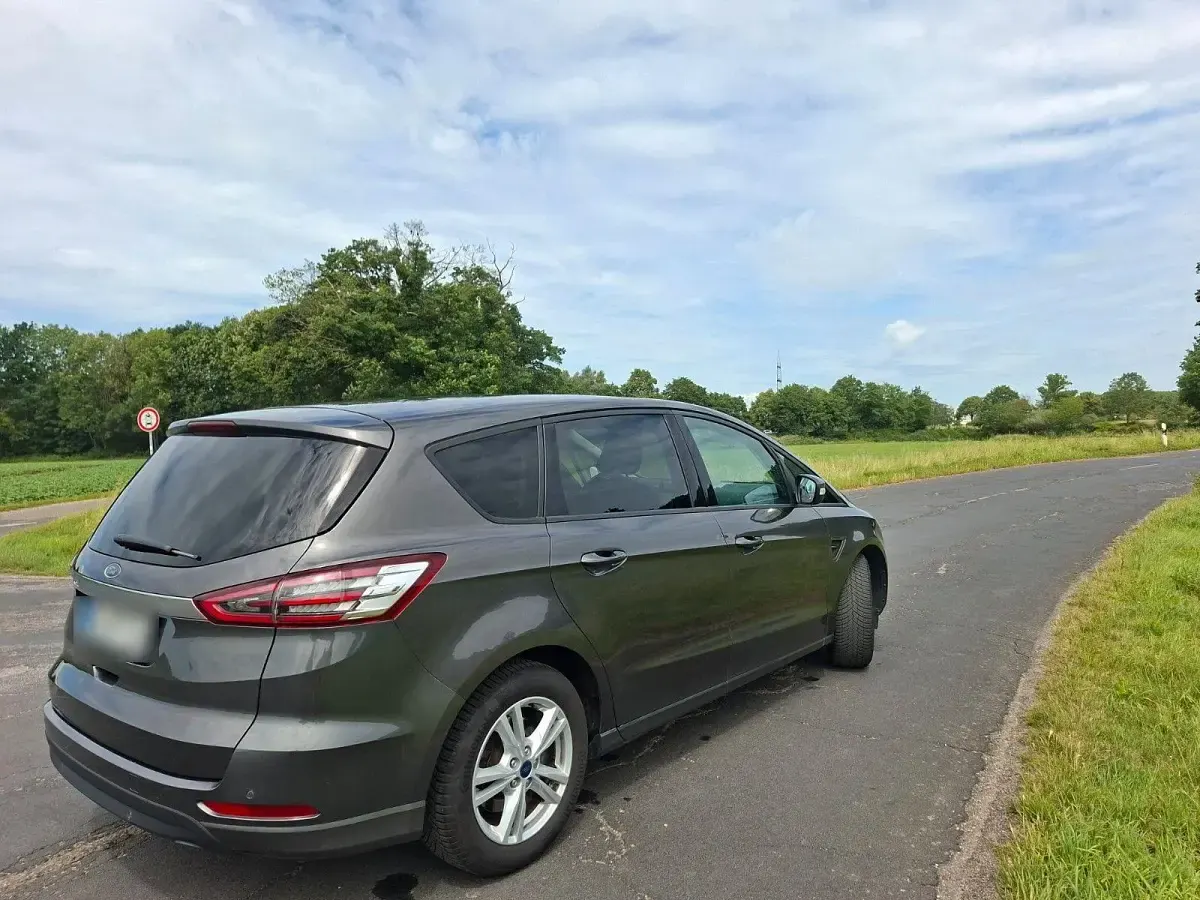 Gebraucht Ford S-MAX Titanium 150 PS (110 kW) 2017 Grau Van / Kleinbus