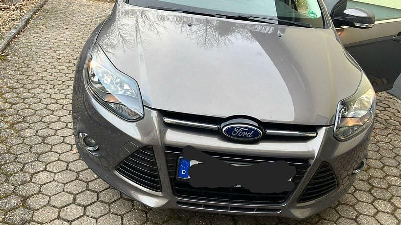 Braun Gebraucht 2013 Ford Focus Titanium Kombi | 3.950 € (Superpreis) - Bild 1/4