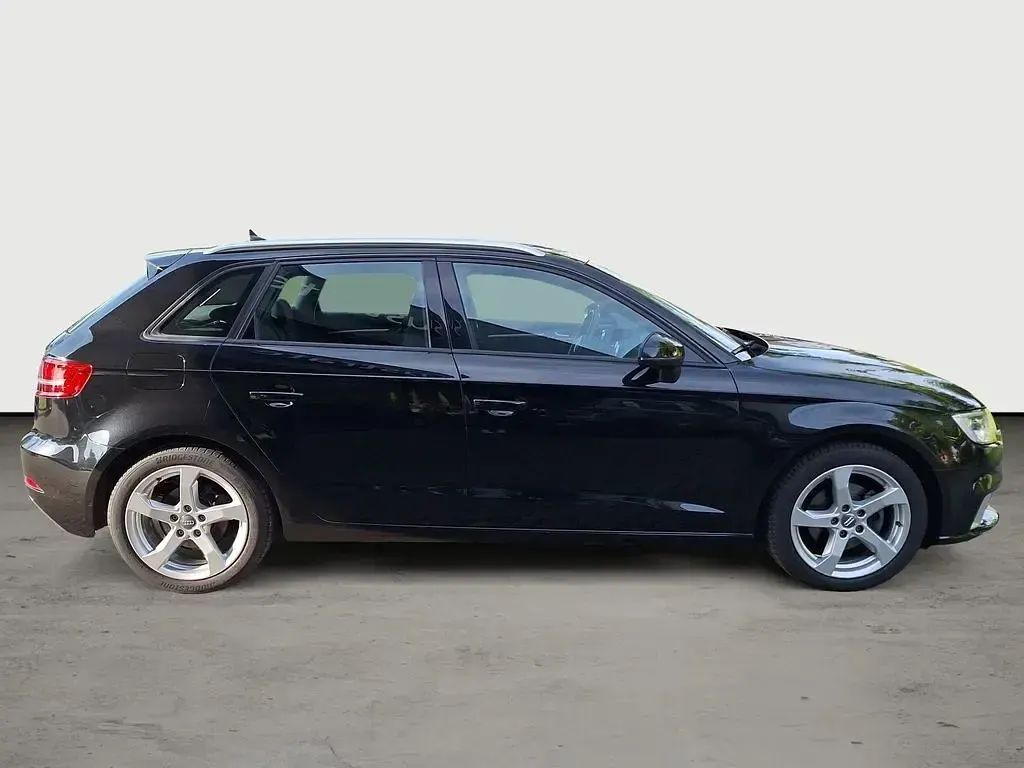 Gebraucht Audi A3 Sport 116 PS (85 kW) 2018 Schwarz Limousine