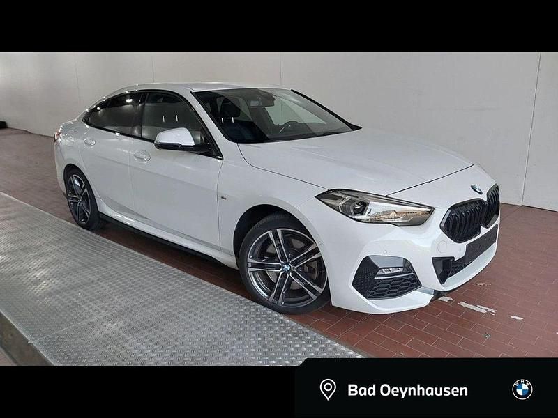 Weiß Gebraucht 2023 BMW 220 M Sport Limousine | 31.975 € (Fairer Preis) - Bild 1/4