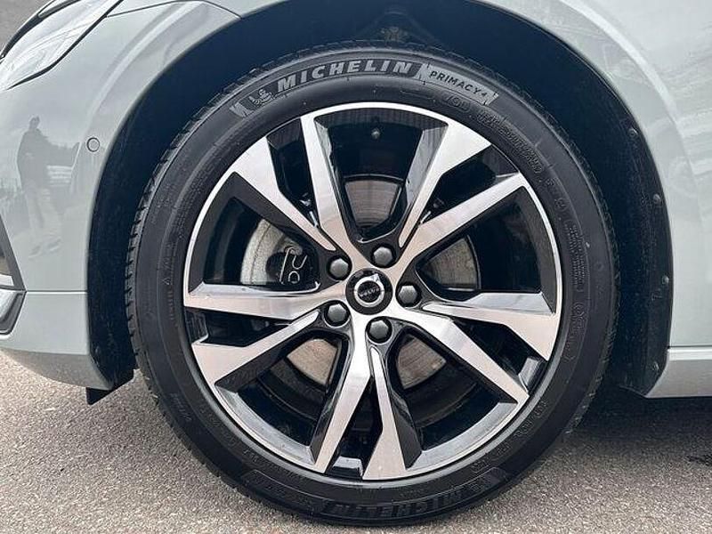 Gebraucht Volvo V60 Core 197 PS (144 kW) 2025 Grau Kombi