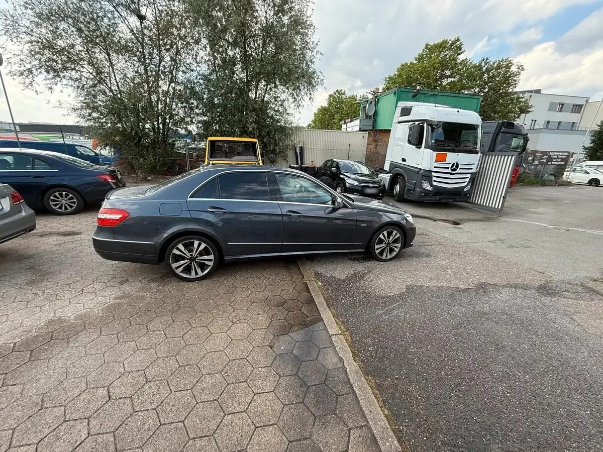 Gebraucht Mercedes E200 184 PS (135 kW) 2010 Limousine