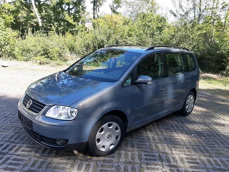 Grau Gebraucht 2004 VW Touran Van / Kleinbus | 4.800 € (Teuer) - Bild 1/4