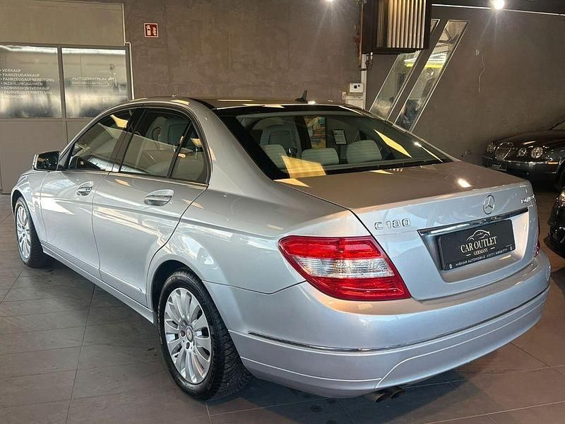 Gebraucht Mercedes C180 156 PS (114 kW) 2010 Silber Limousine