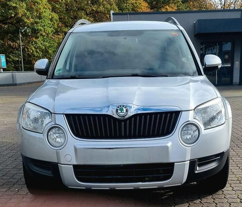 Silber Gebraucht 2011 Skoda Yeti Easy SUV | 4.750 € - Bild 1/2
