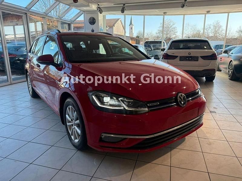Gebraucht VW Golf VII Comfortline 131 PS (96 kW) 2019 Rot Kombi