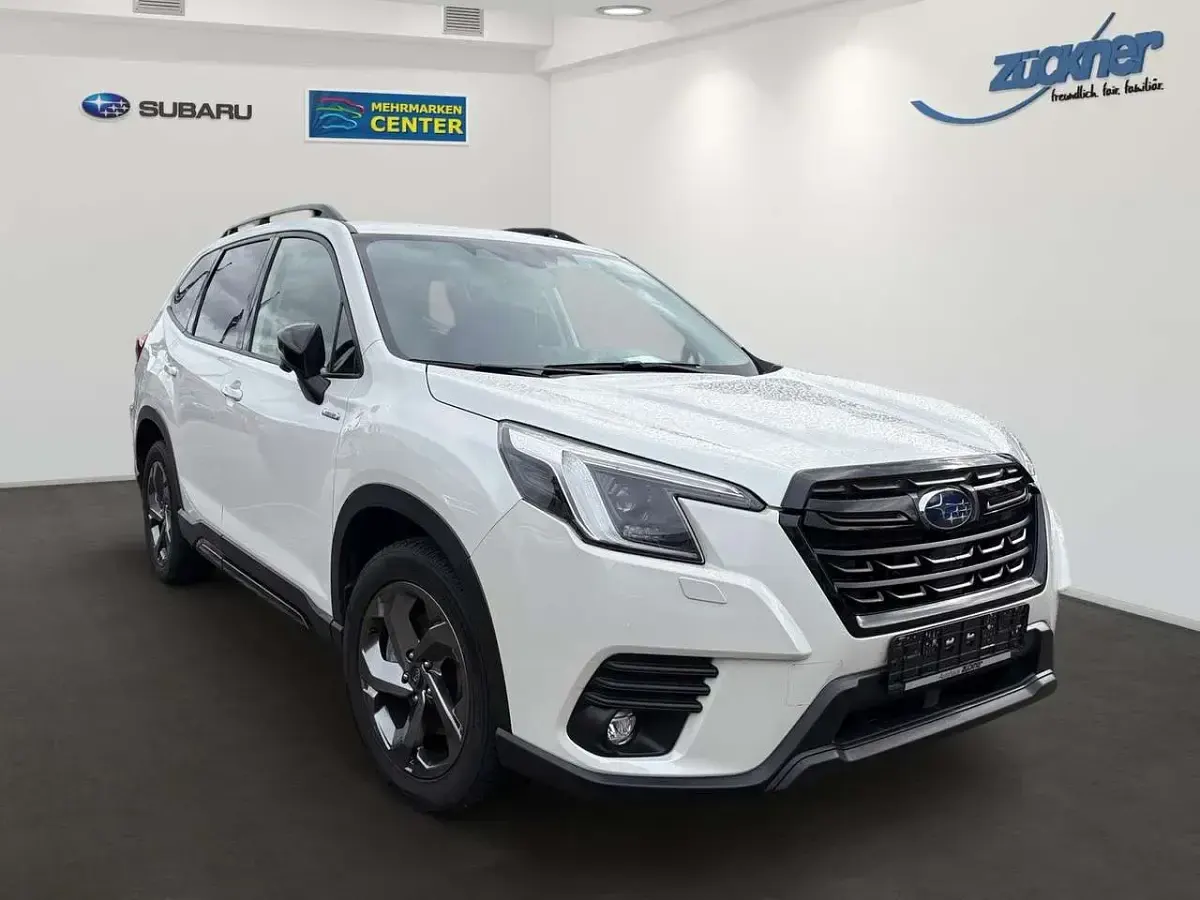 Gebraucht Subaru Forester Platinum 150 PS (110 kW) 2024 Crystal white pearl SUV
