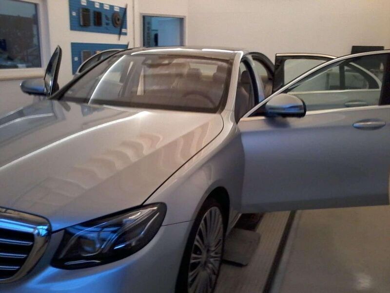 Silber Gebraucht 2016 Mercedes E200 Exclusive Limousine | 29.900 € (Teuer) - Bild 1/4