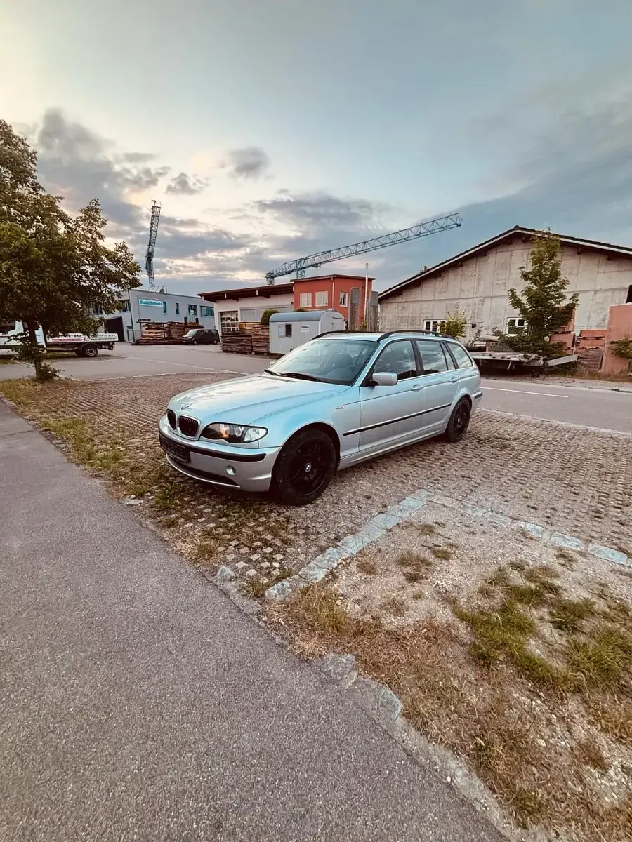 Gebraucht BMW 320 170 PS (125 kW) 2002 Silber Kombi
