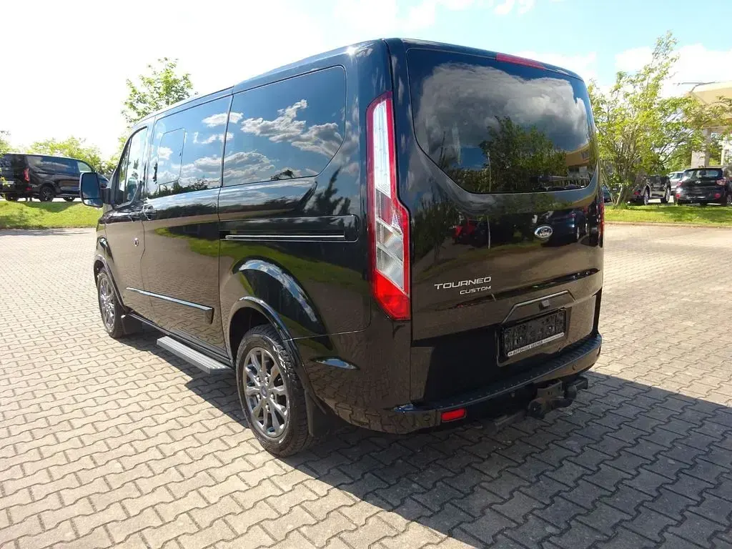 Gebraucht Ford Tourneo Titanium X 185 PS (136 kW) 2021 Obsidianschwarz Van / Kleinbus