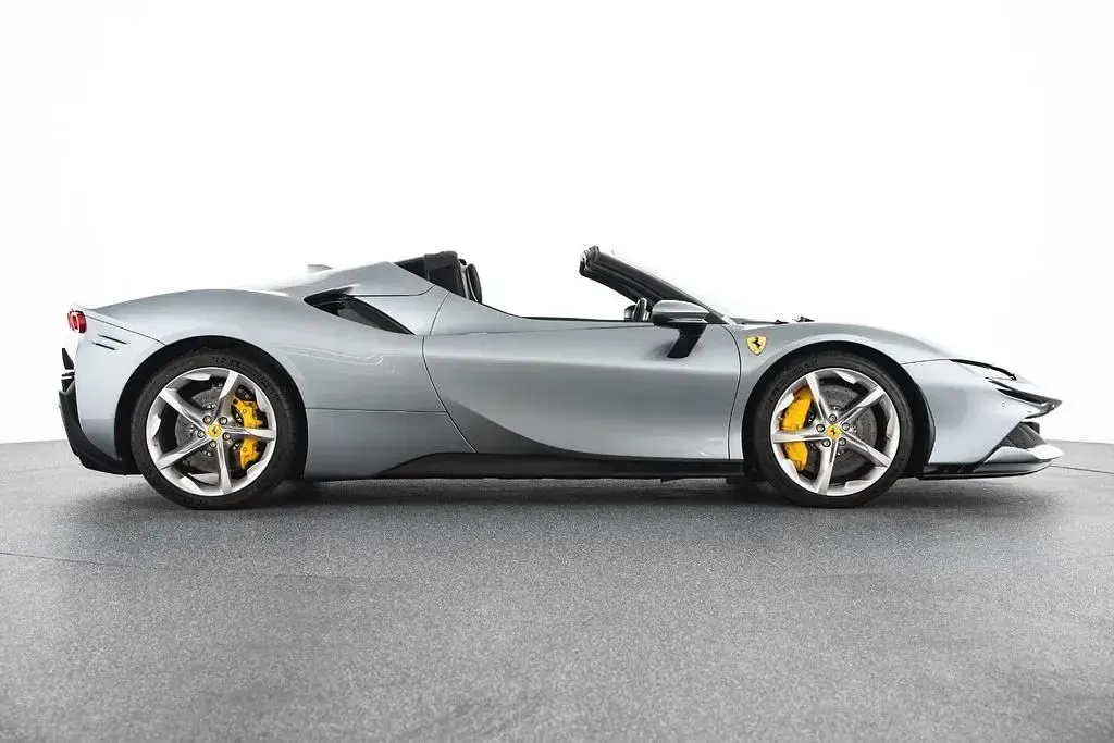 Gebraucht Ferrari SF90 780 PS (573 kW) 2024 Grau Cabrio
