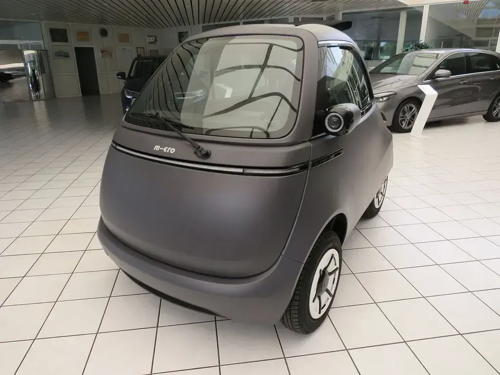 Neu Micro Microlino 11 kW (16 PS) 2026 Grau Kleinwagen