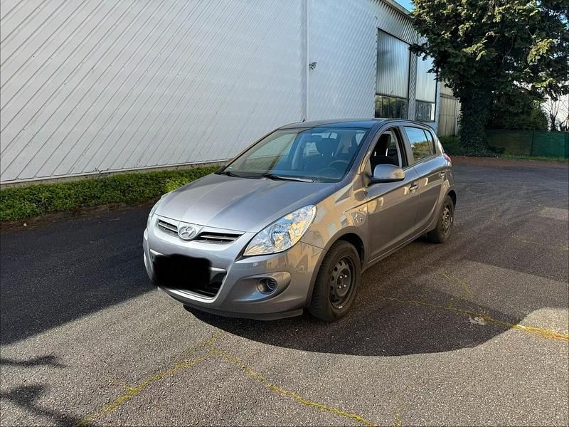 Gebraucht Hyundai i20 79 PS (58 kW) 2011 Grau Kleinwagen