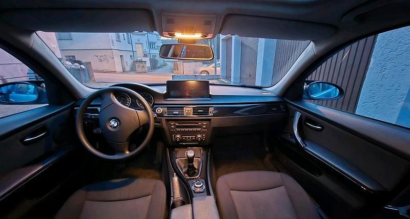 Gebraucht BMW 318 129 PS (94 kW) 2007 Grau Limousine