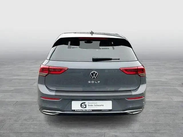 Brugt VW Golf VIII Active 150 HK (110 kW) 2022 Grå Sedan