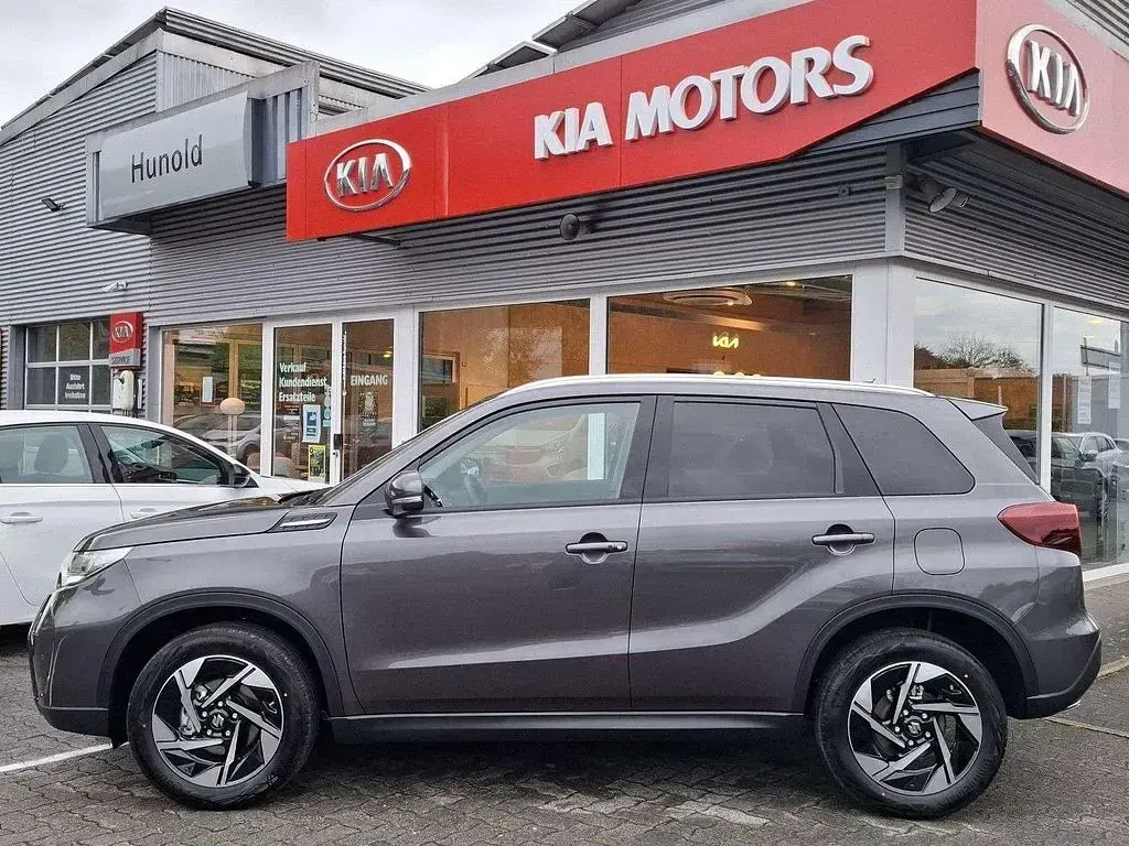 Neu Suzuki Vitara Comfort+ 116 PS (85 kW) 2025 Grau SUV