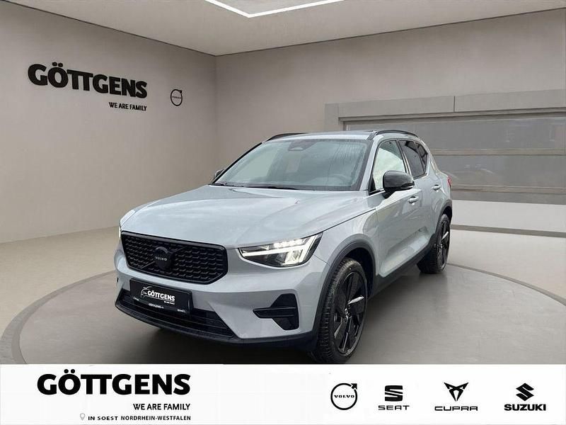 Neu Volvo XC40 Plus 163 PS (119 kW) 2026 Grau SUV