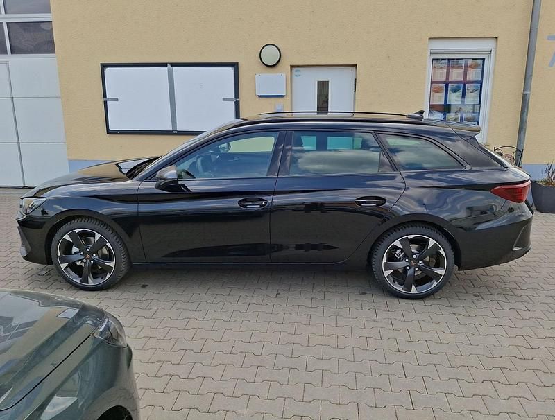 Neu Cupra Leon Basis 150 PS (110 kW) 2026 Mitternachtsschwarz metallic Limousine