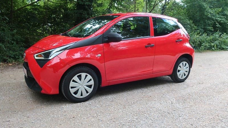 Gebraucht Toyota Aygo 72 PS (52 kW) 2019 Rot Kleinwagen