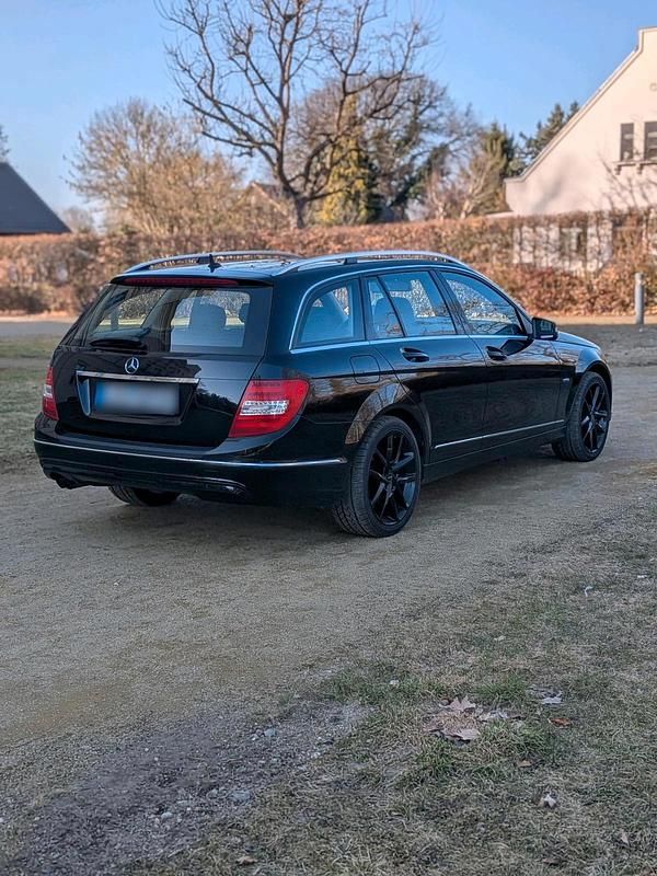 Gebraucht Mercedes C200 136 PS (100 kW) 2011 Schwarz Kombi
