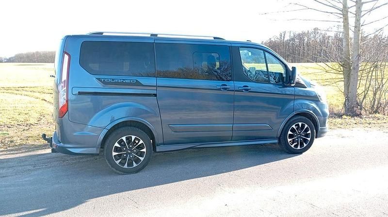 Gebraucht Ford Tourneo 185 PS (136 kW) 2021 Blau Van / Kleinbus