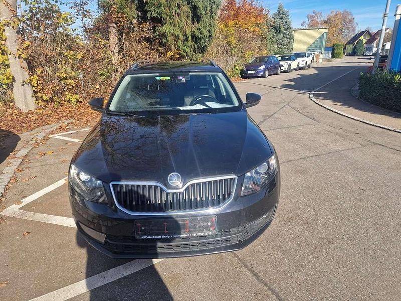 Schwarzmagic perleffekt Gebraucht 2013 Skoda Octavia Elegance Kombi | 3.999 € (Superpreis) - Bild 1/4