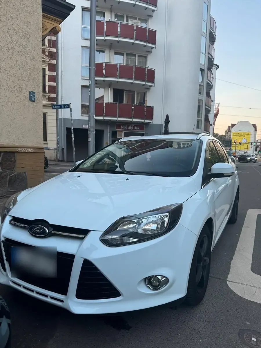 Gebraucht Ford Focus 125 PS (91 kW) 2013 Weiß Kombi