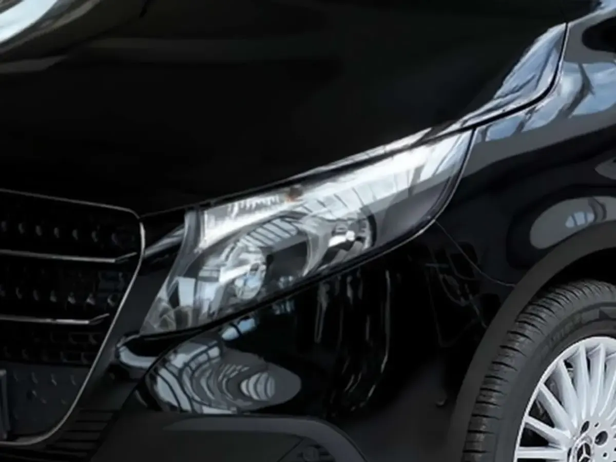 Gebraucht Mercedes V220 163 PS (119 kW) 2025 Obsidianschwarz metallic Van / Kleinbus