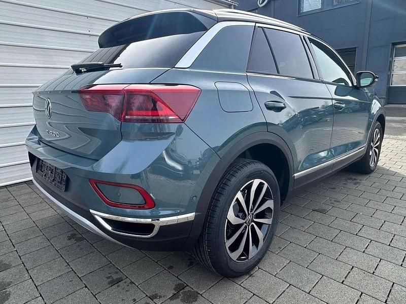 Neu VW T-Roc Style 150 PS (110 kW) 2026 Petroleum blue metallic ... SUV