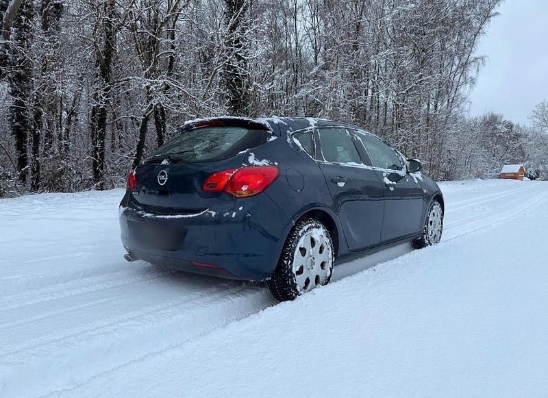 Gebraucht Opel Astra 120 PS (88 kW) 2011 Blau Kleinwagen