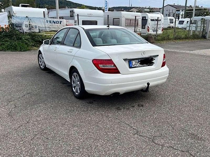 Gebraucht Mercedes C180 156 PS (114 kW) 2011 Weiß Limousine