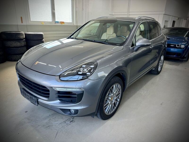 Grau Gebraucht 2017 Porsche Cayenne S Chrono SUV | 32.991 € (Superpreis) - Bild 1/4