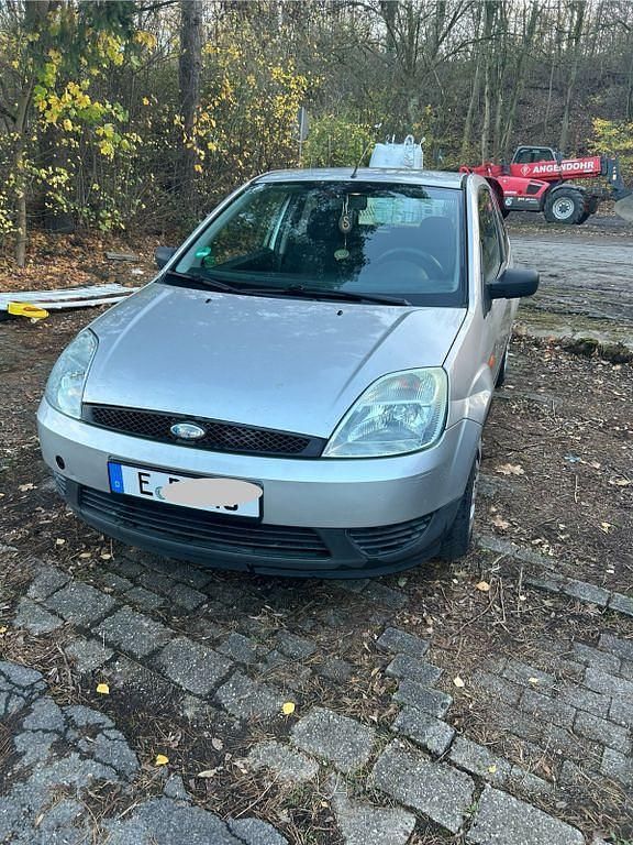 Silber Gebraucht 2004 Ford Fiesta Limousine | 599 € (Guter Preis) - Bild 1/4