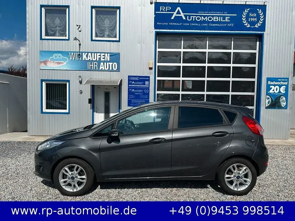 Gebraucht Ford Fiesta Celebration 101 PS (74 kW) 2017 Grau Kleinwagen