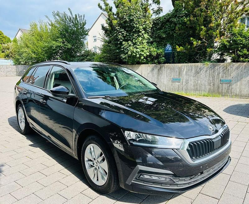Schwarz Gebraucht 2021 Skoda Octavia Ambition Kombi | 16.950 € (Fairer Preis) - Bild 1/4